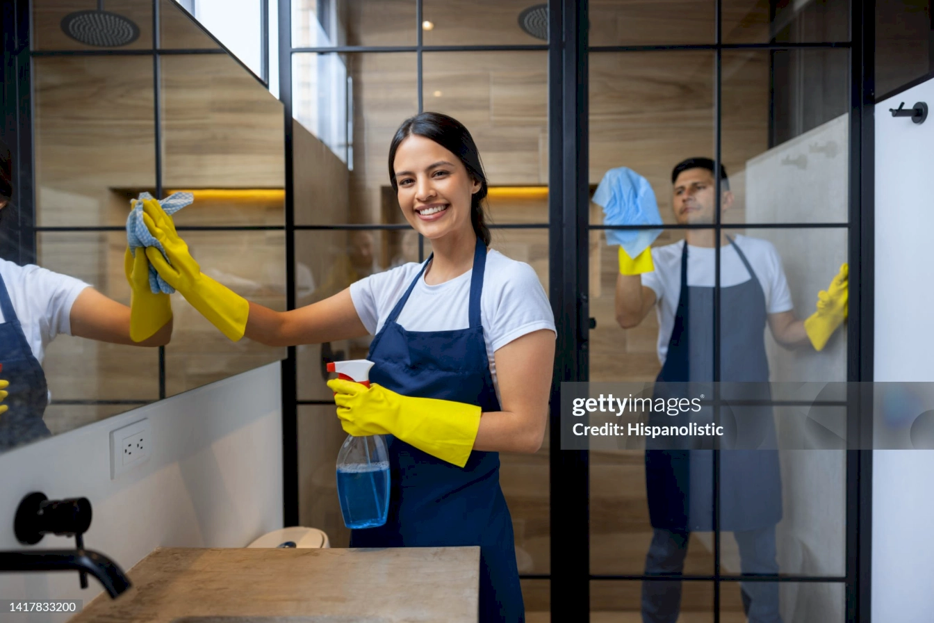Il nostro team al lavoro in un ambiente pulito e ordinato